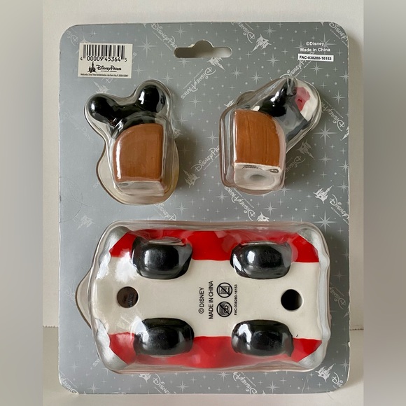 NEW Mickey & Minnie Mouse In Red Car Disney Parks Salt & Pepper Shakers Magnetic - Picture 6 of 11